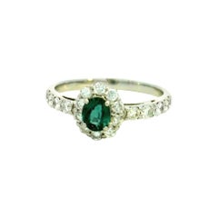 Elegante anello con smeraldo e diamanti