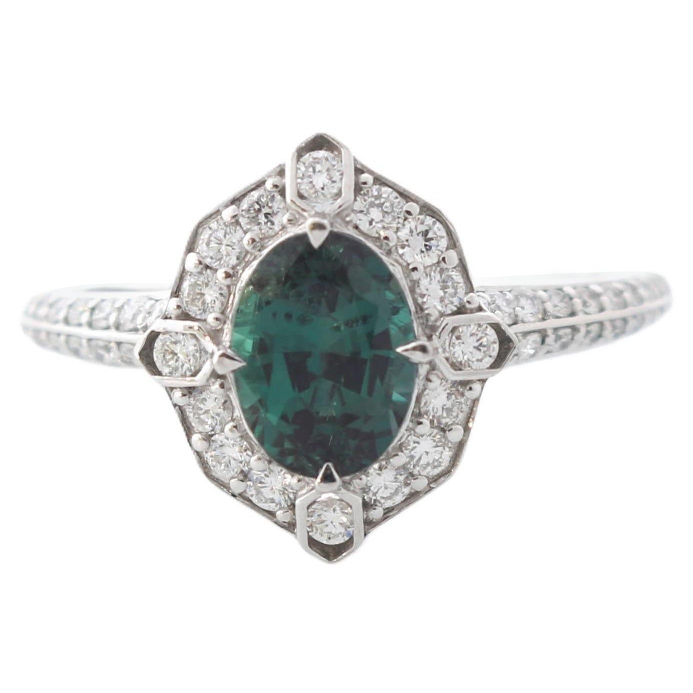 Elegant Emerald and Diamond Ring For Sale
