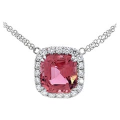 Elegante ciondolo con gemma rosa
