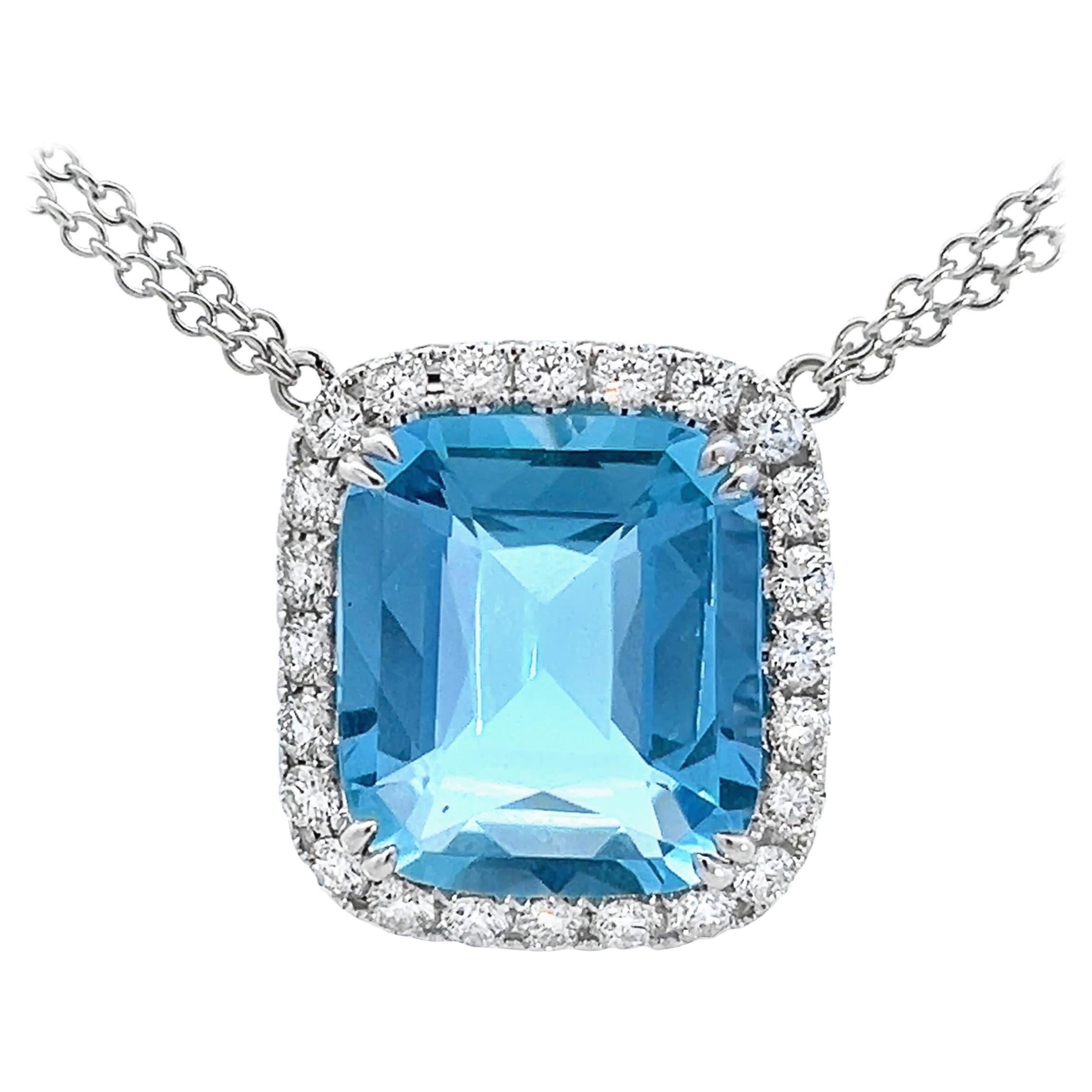 Elegante ciondolo con gemma blu