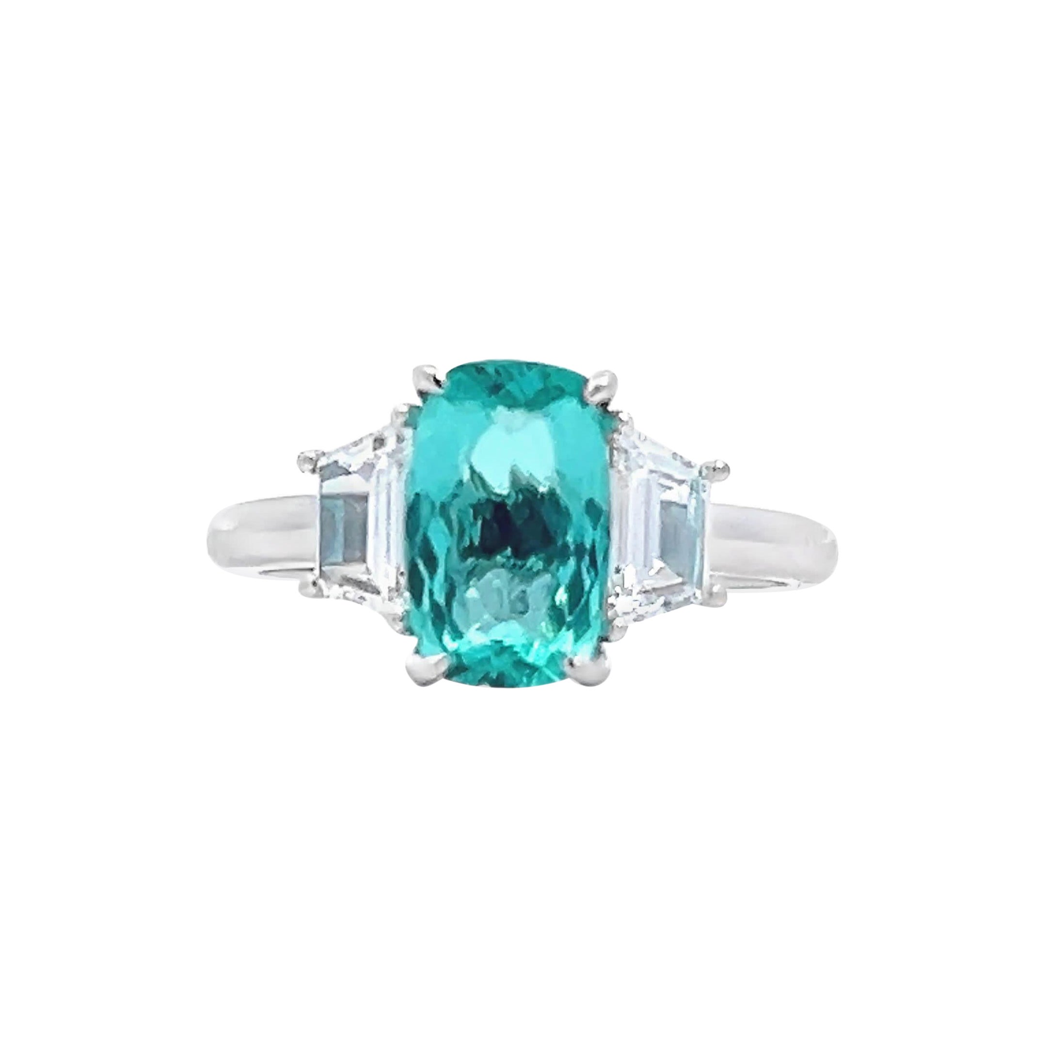 Elegant Aquamarine and Diamond Ring