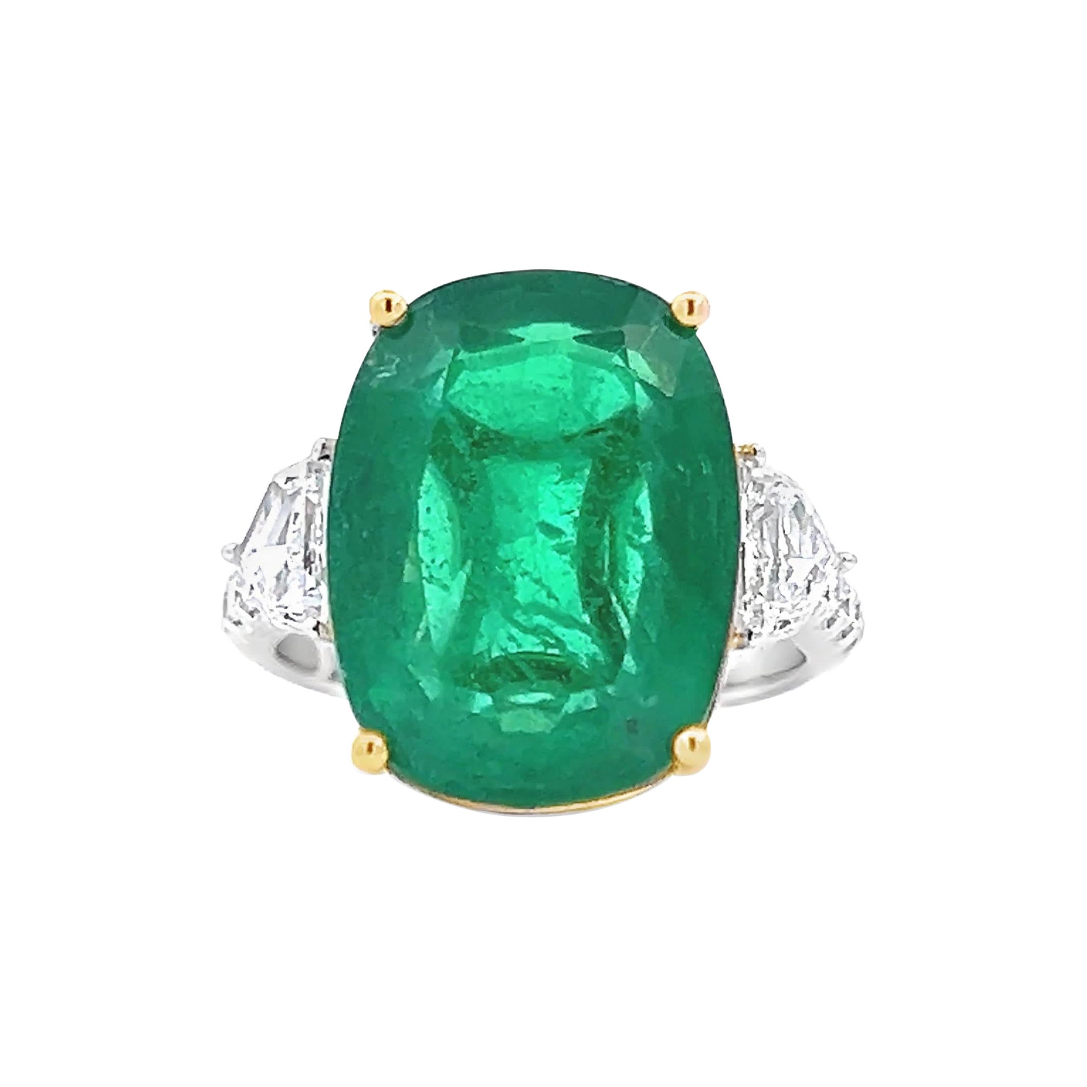 Stunning Emerald and Diamond Ring