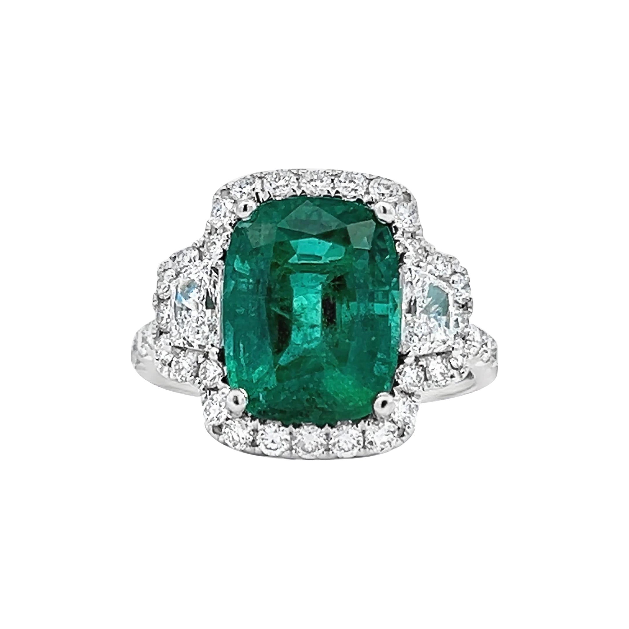 Stunning Emerald and Diamond Ring