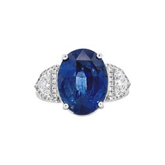 Elegant Sapphire and Diamond Ring