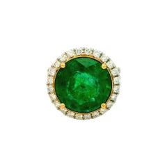 Stunning Emerald and Diamond Ring