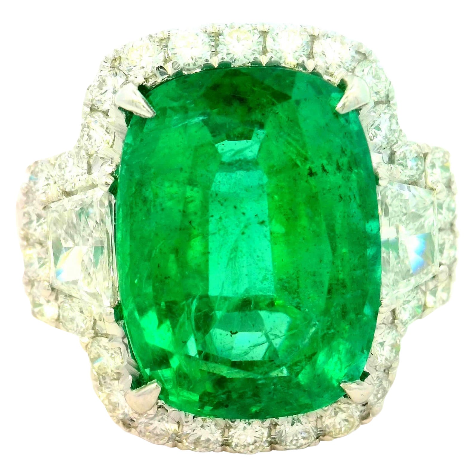 Stunning Emerald and Diamond Ring
