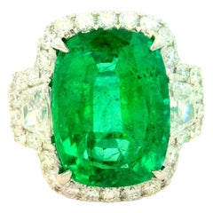 Stunning Emerald and Diamond Ring
