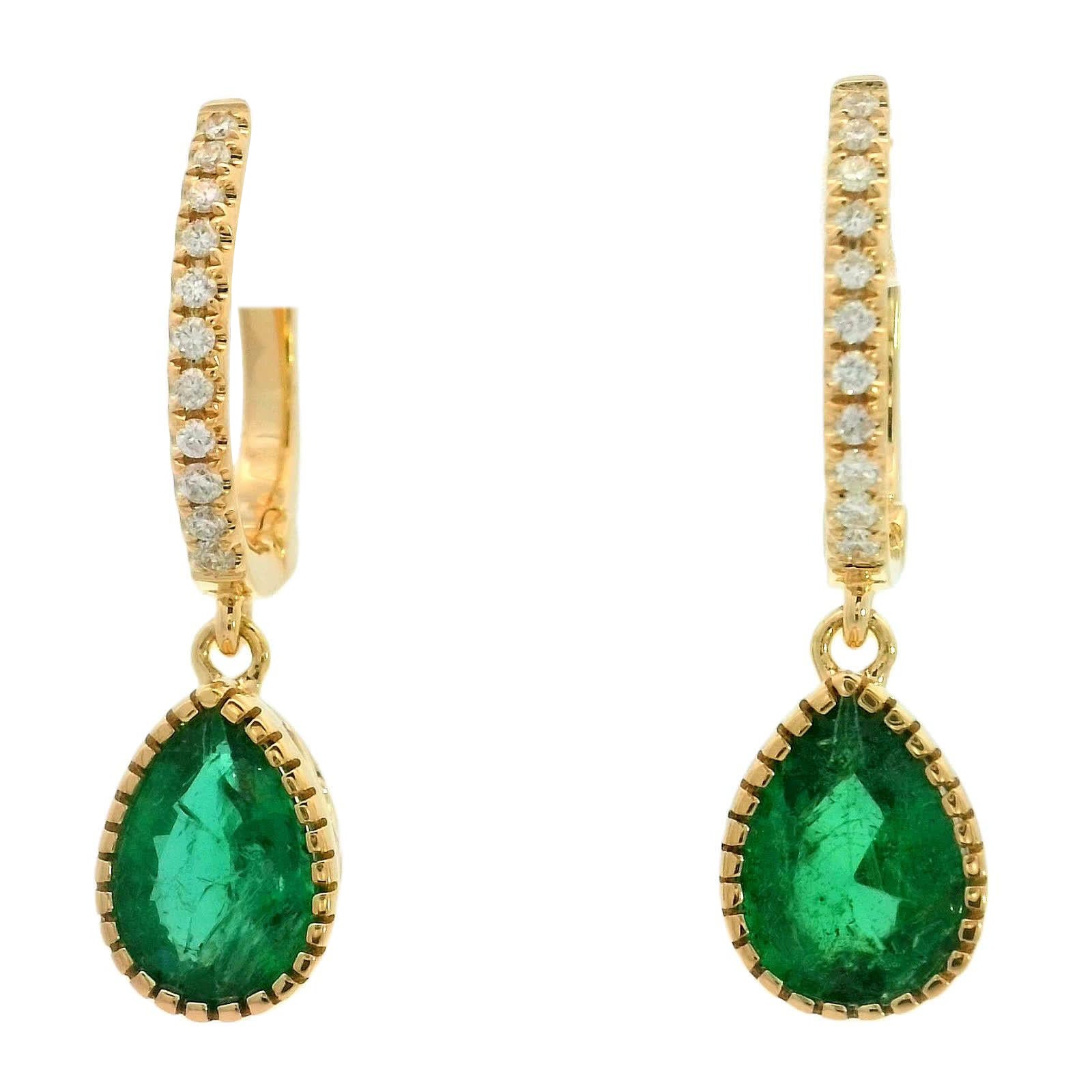 Elegante grüne Edelstein-Ohrringe im Angebot