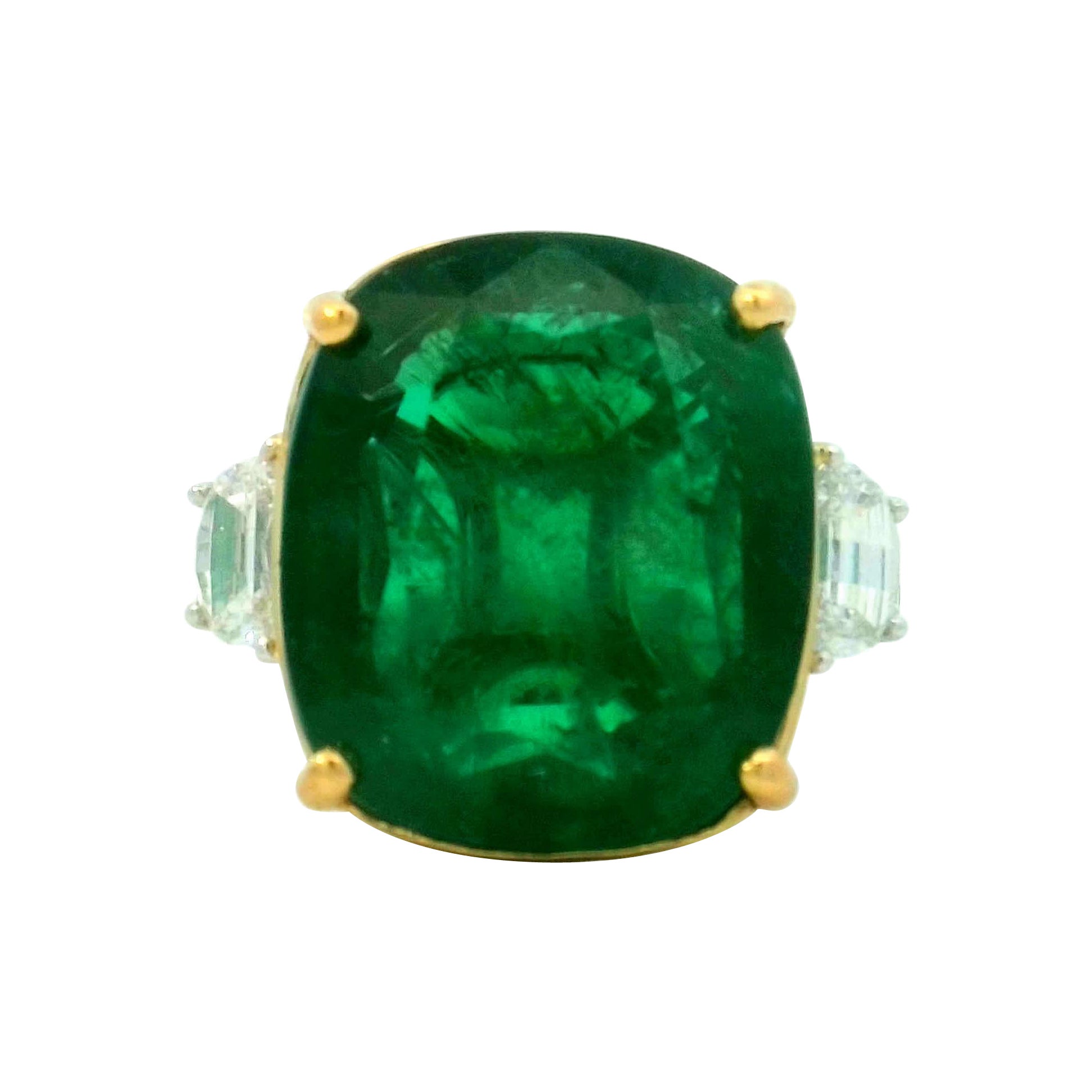 Stunning Emerald and Diamond Ring