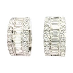 Elegantes pendientes de aro con diamantes