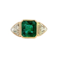 Elegante anello con smeraldo e diamanti