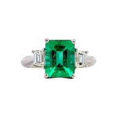 Elegant Emerald Ring