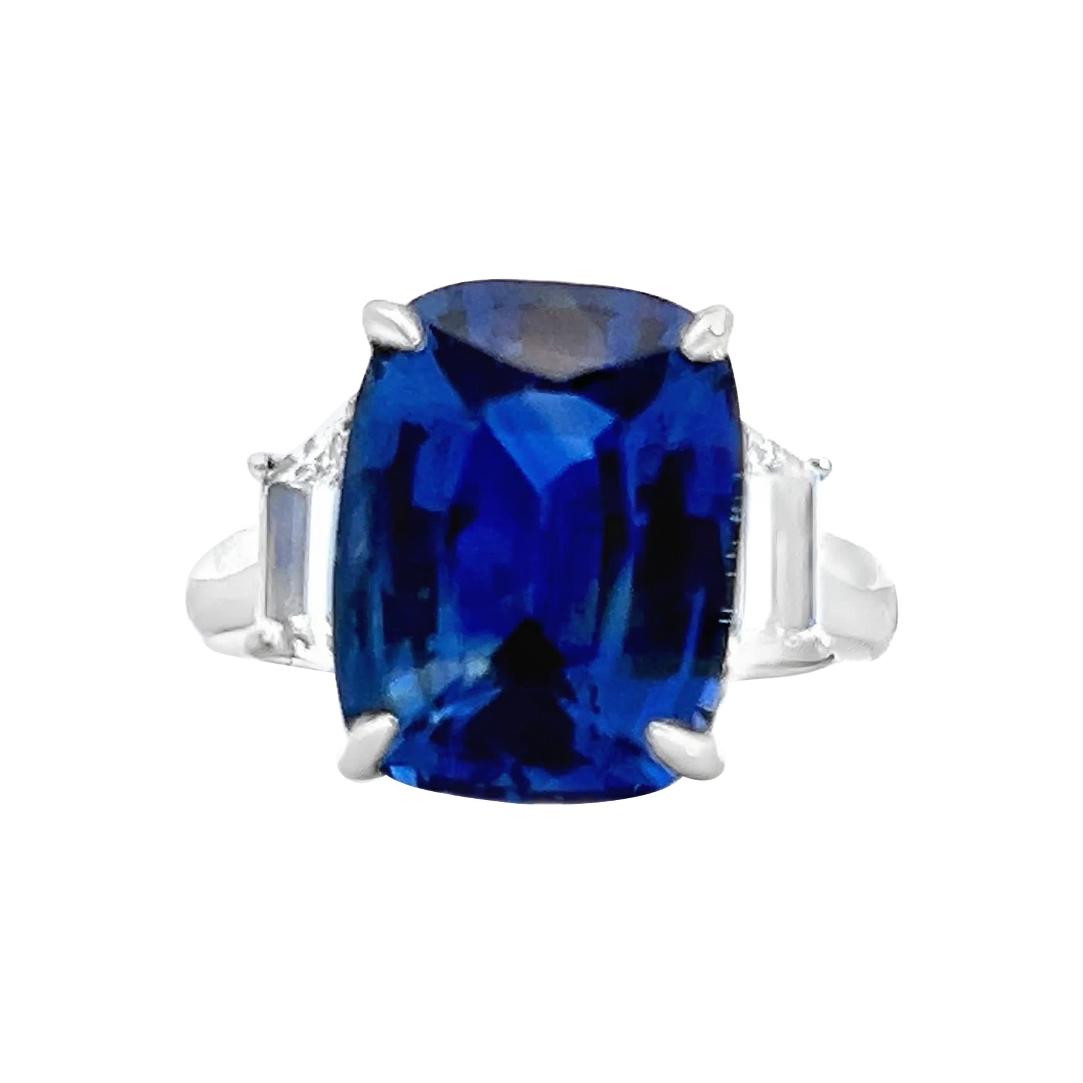 Elegante anello con zaffiro blu