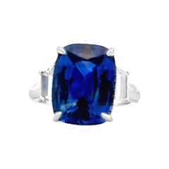 Elegante anello con zaffiro blu