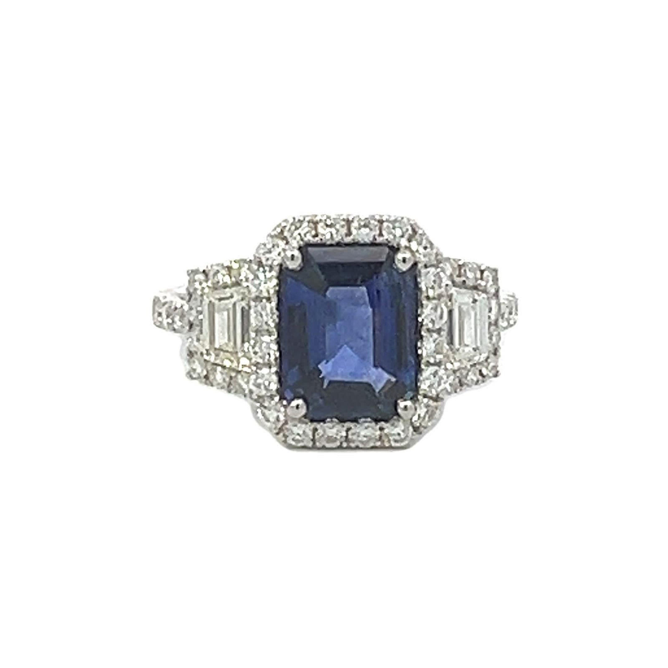 Ring mit elegantem Saphir