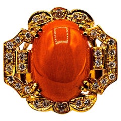Anello da cocktail in oro giallo con diamante bianco e corallo rosso mediterraneo in stile Art Deco