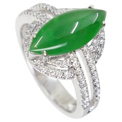Zertifizierter Cocktailring aus Jade und natürlichem Diamanten. Helles Apfelgrün.
