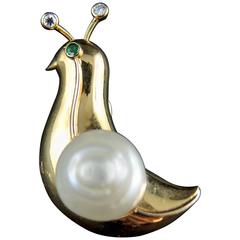 Vintage 18 Karat Gold Snail Brooch with Diamonds Emerald and Pearl, circa 1970
