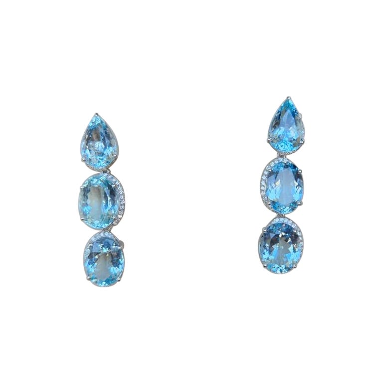 Set in 18K white Gold, 21.40 carats, Aquamarine & Diamonds Dangle Earrings