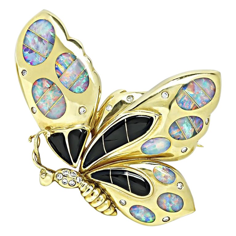 Épingle à papillon en diamant, opale, onyx et or en vente
