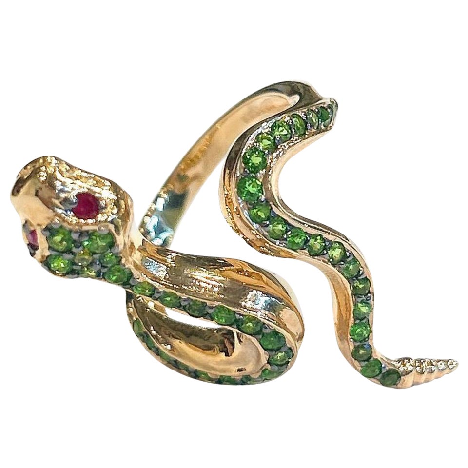 Anillo Bochic "Orient" Serpiente de esmeralda verde y rubí rojo en oro de 18 quilates y plata