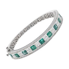 6,18 carati di smeraldo naturale dello Zambia e 1,54 carati di diamante in oro 14k