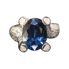 Anello in oro con pietra di zaffiro del marchio italiano Paolo Piovan Gioielli