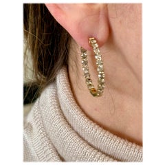 Orecchini a cerchio con diamanti in oro giallo 18 K.
