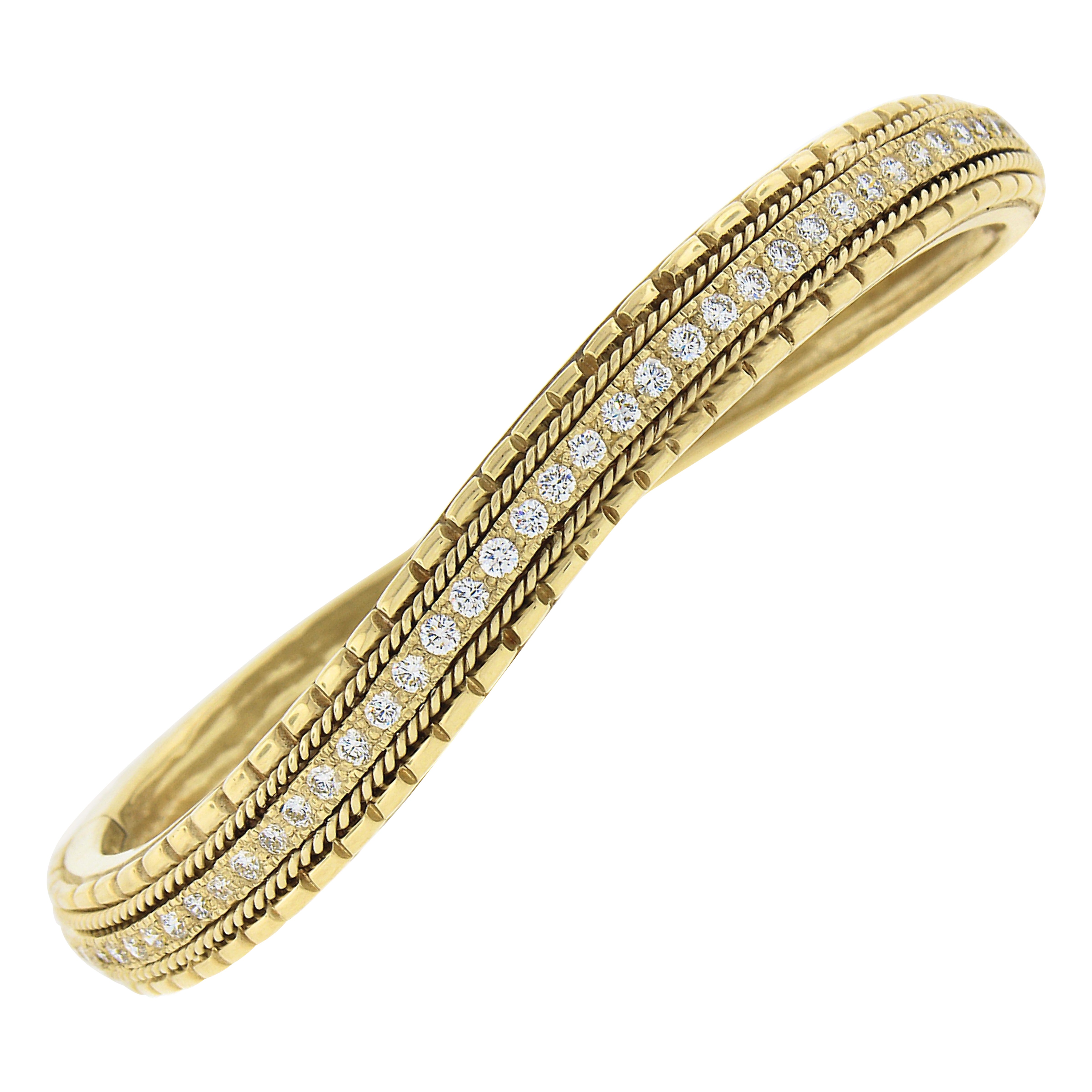 18k Yellow Gold 1.14ct Pave Round Brilliant Diamond Wavy Hinged Bangle Bracelet