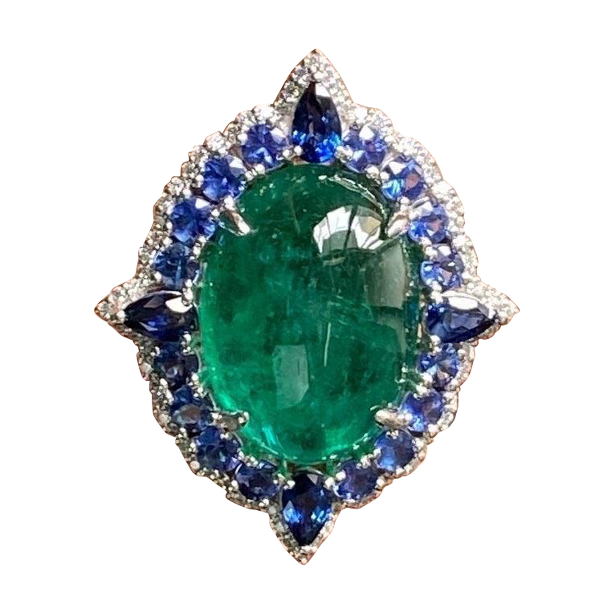 Bague cocktail émeraude pain de sucre de 13,65 carats sur et saphir bleu en vente