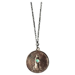 Collier de protection de la médaille du cœur en opale