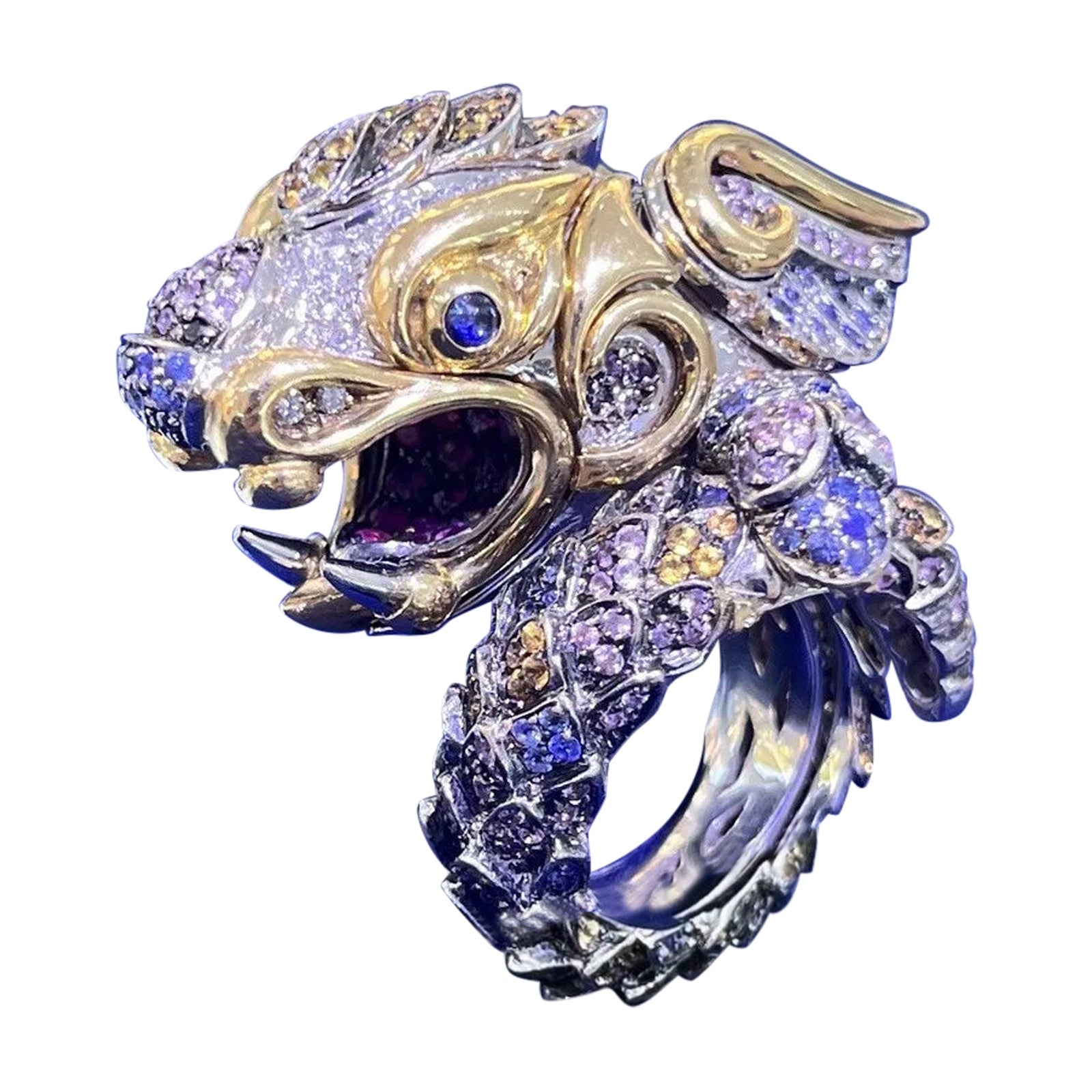 Anillo de cóctel de oro de 18 quilates Paolo Piovan Gioielli Precioso dragón de diamantes y zafiros en venta