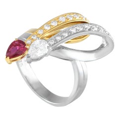 Tasaki Ring aus Platin und 18 Karat Gelbgold mit 0,59 Karat Diamant und Rubin