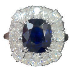 Platinring mit Gubelin zertifiziertem 3,19 Karat unbehandeltem blauem Saphir und Diamant