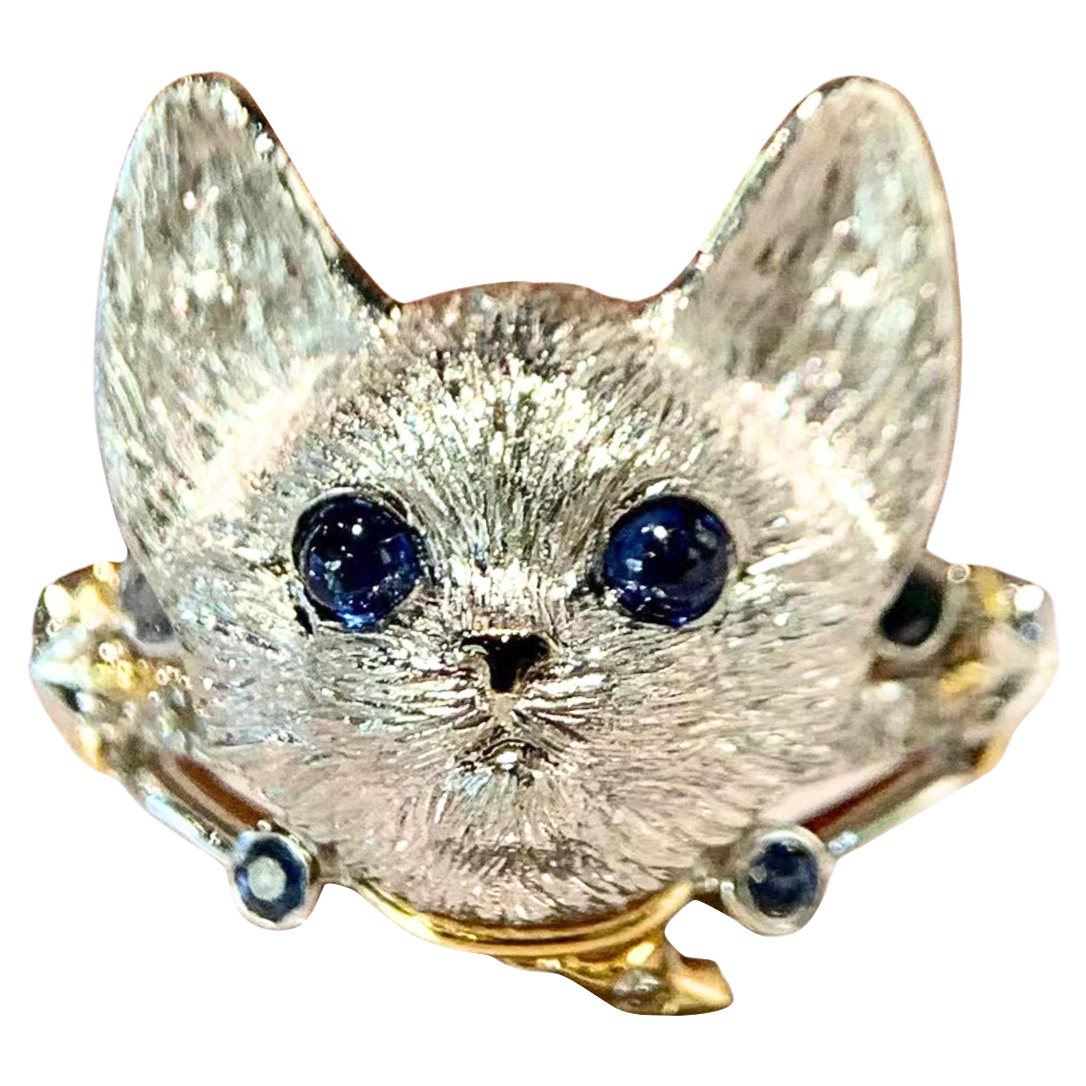 18K White Gold Sapphire & Diamond 'Cat Collection’ Ring For Sale