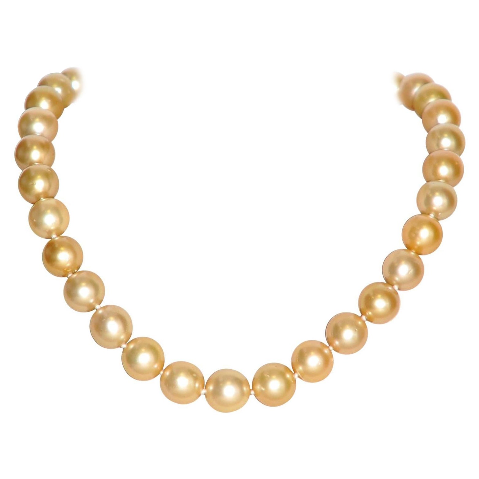 Clasp Beaded Necklace 32 South Sea Golden Pearls Yellow Gold 18 Karat