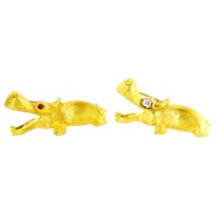 18K, diamantes y rubíes a juego par de broches Hippopotamuses Vintage, Cellino.