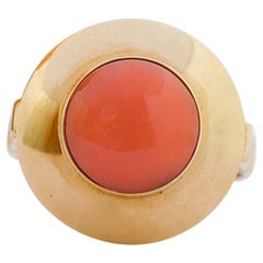 Coral, 18 Karat Yellow Gold Ring.
