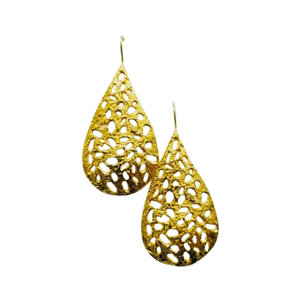 22k Gold Teardrop Earrings and Pendant Set For Sale
