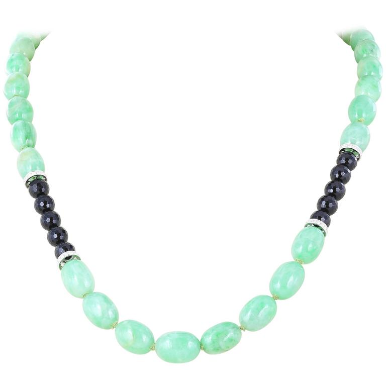 917.09 Carat Certified Type A Jade Necklace For Sale at 1stDibs