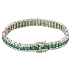 Bracelet tennis en or blanc 18 carats avec diamants ronds de 6 carats et émeraudes vertes de 10 carats