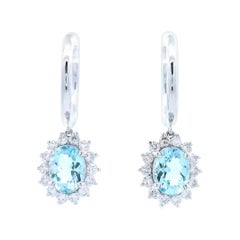 Orecchini con acquamarina ovale e diamanti da 2,87 carati in oro bianco