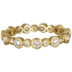 Memoryring aus 18 Karat Gold mit rundem Diamanten im Brillantschliff von Faye Kim