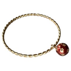 Armreif mit weißem Diamanten und Sternkugeln, roter Emaille