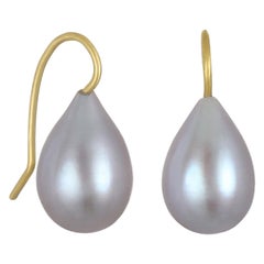 Faye Kim - Pendants d'oreilles avec perles d'eau douce grises en or 18 carats