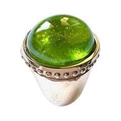 750/Anillo de Oro Rosa 21gr. con 1 Peridoto Cabouchon 21.60cts.