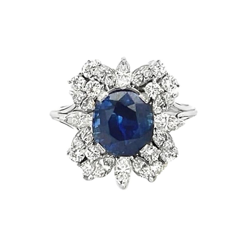 Anello cocktail con zaffiro e diamante taglio ovale