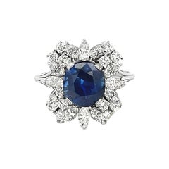 Anello cocktail con zaffiro e diamante taglio ovale