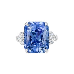 Anillo de platino con zafiro azul de 17,93 quilates.