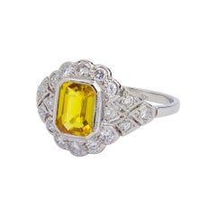 Anello in stile Art Deco, platino, zaffiro giallo e diamante